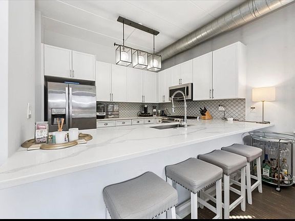 5th image of 1155 W Madison St APT 312