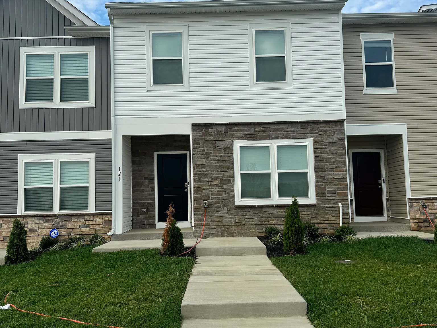 3 bed, 1500 sqft, $2,150 — Photo 2