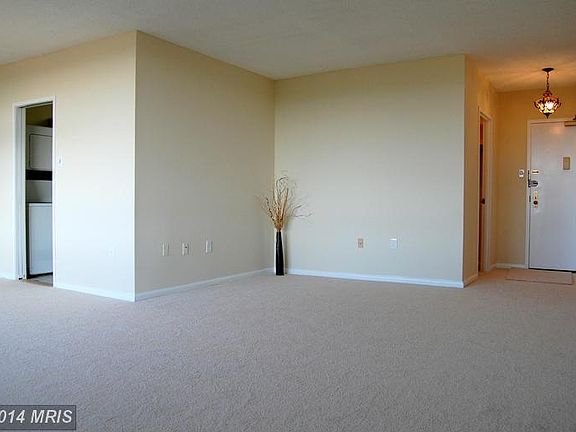 3rd image of 3701 S George Mason Dr Unit 612N