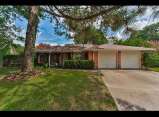 8910 Stonehearth Ln, Houston, TX 77040