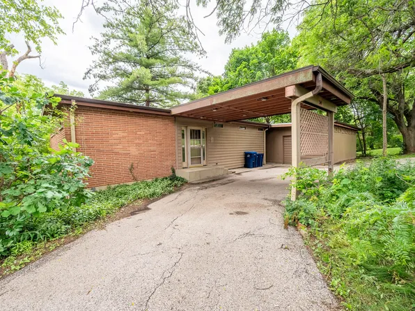 341 Hickory Haven Dr E, Gurnee, IL 60031