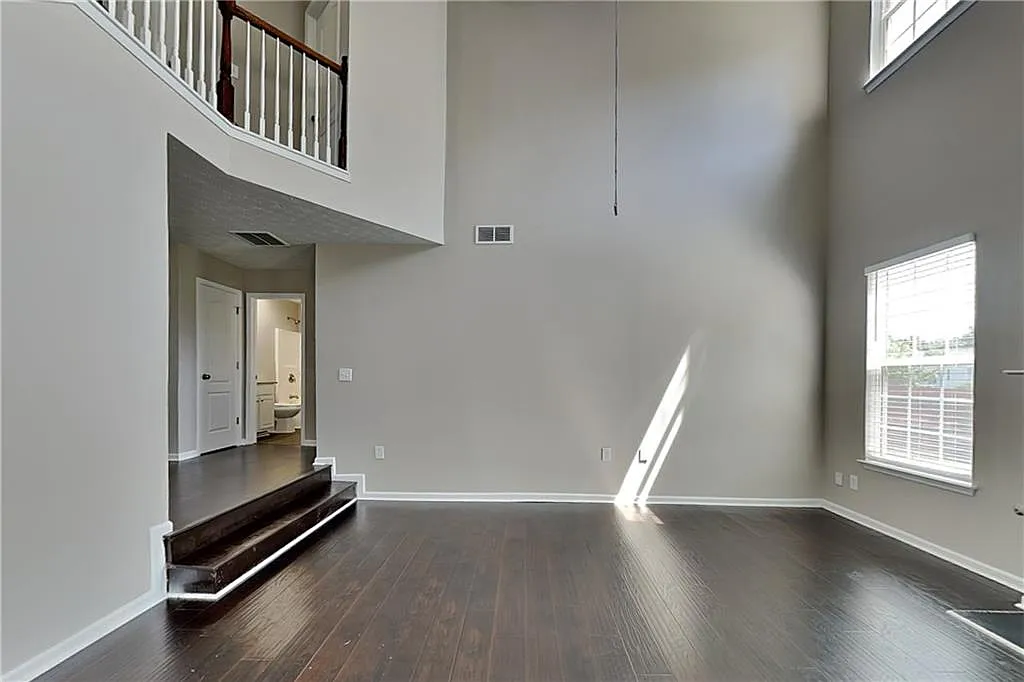 4 bed, 3.0 bath, 2696 sqft, $2,425 — Photo 3