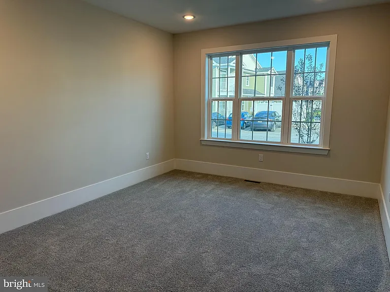1404 Justin Dr — Photo 8