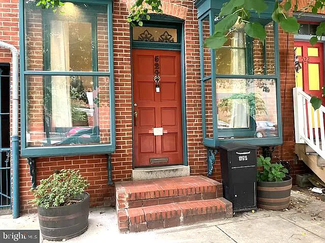 2 bed, 2.0 bath, 1975 sqft, $2,700 — Photo 1