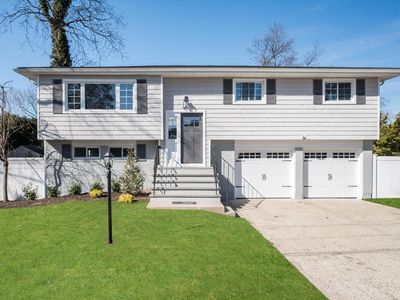 1806 Monroe Avenue, Seaford, NY, 11783