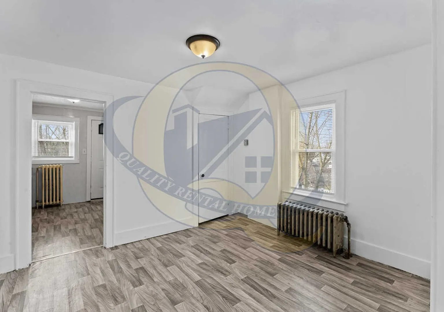 829 Clinton St — Photo 2