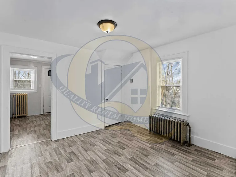 829 Clinton St — Photo 2