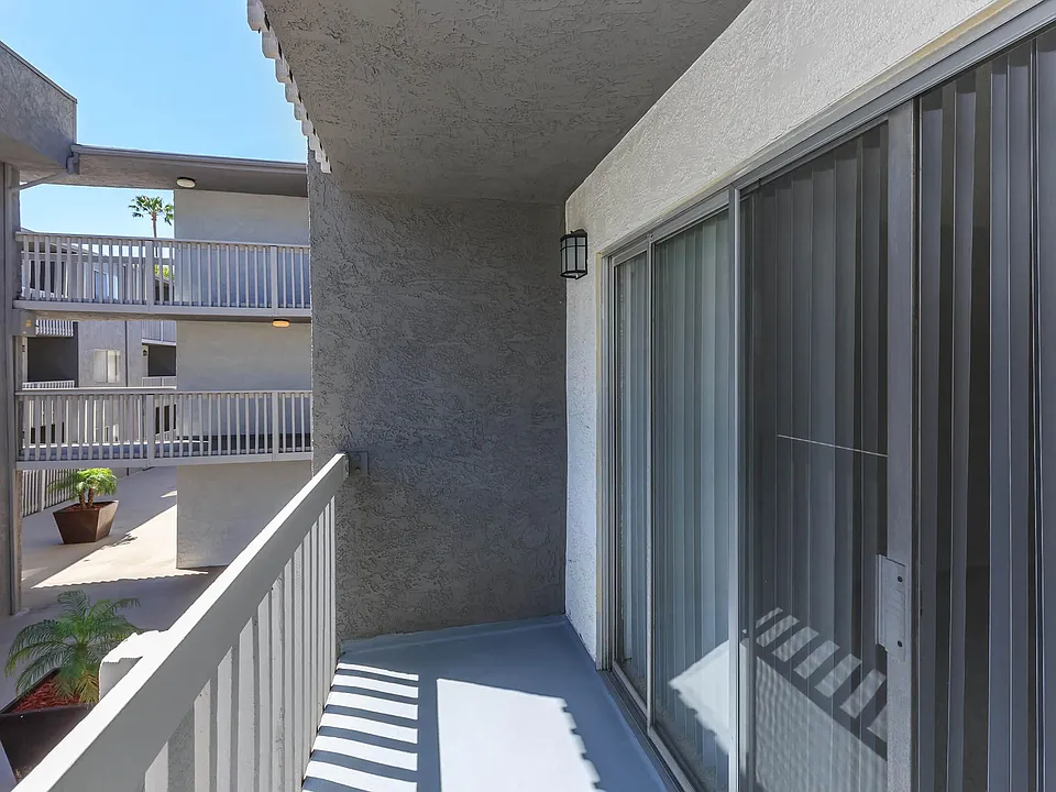 Building Photo 4