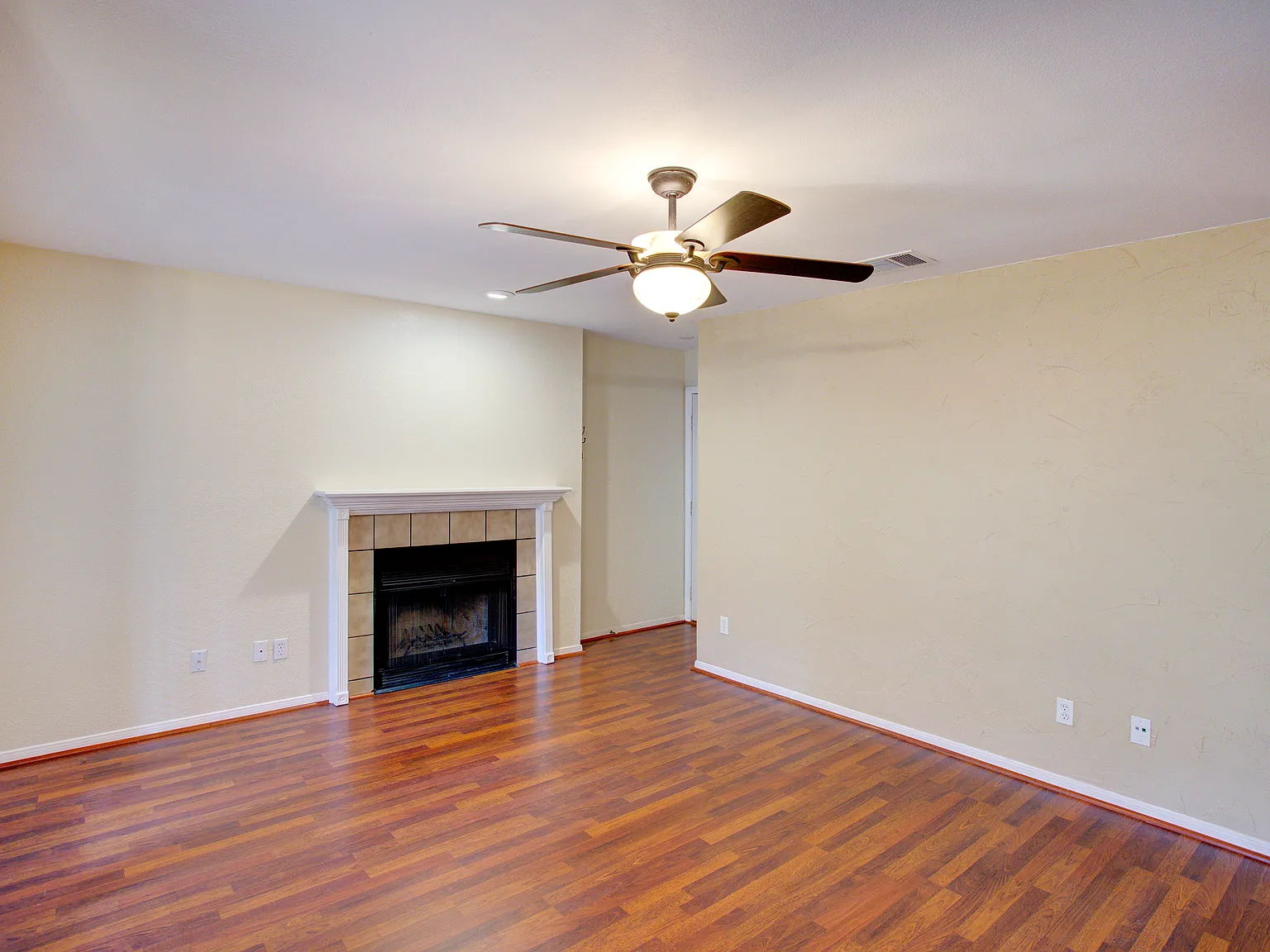 2 bed, 963 sqft, $1,595 — Photo 2