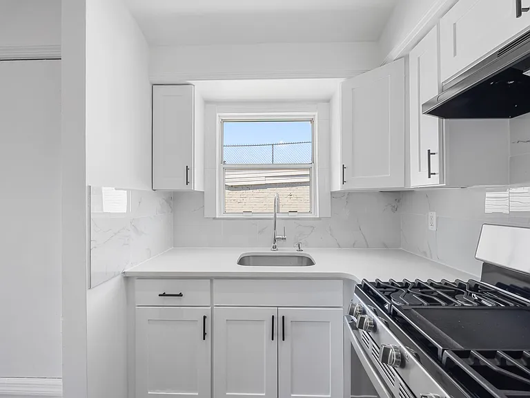 137-23 Carson St #2 — Photo 1