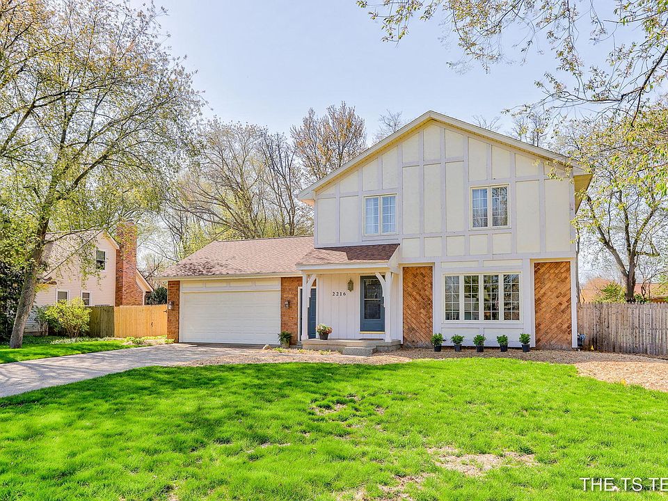 2216 Pinewood St, Jenison, MI 49428 Zillow
