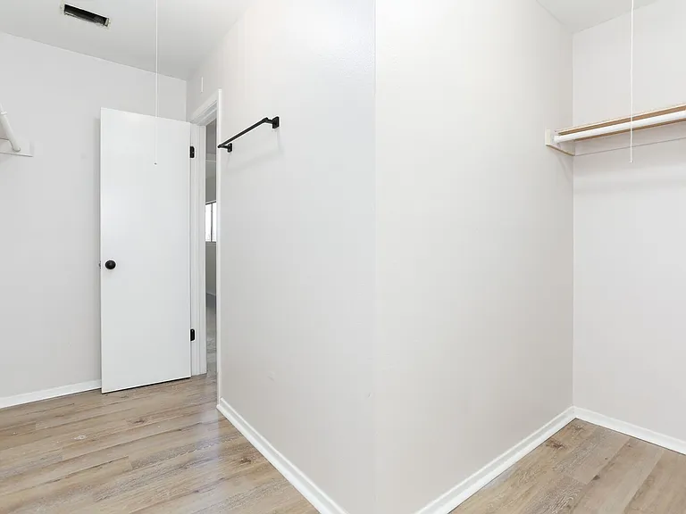 6870 Flaming Ridge Dr — Photo 20