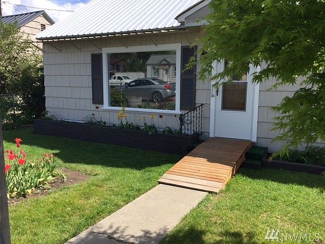 1st image of 120 E Bartlett Ave