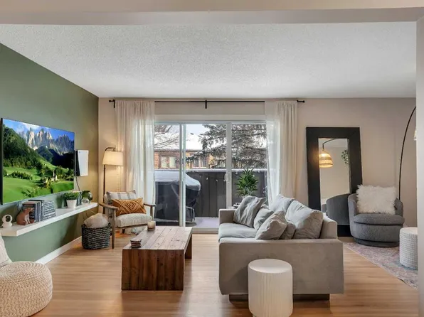 9803 N 24th St SW #102, Calgary, AB T2V 1S5