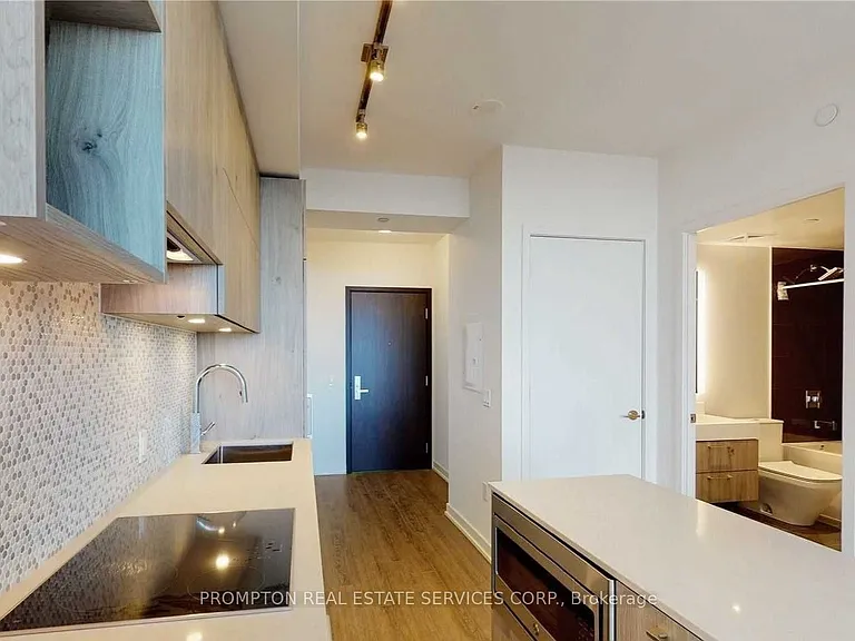 1 Yorkville Ave #2910 — Photo 7