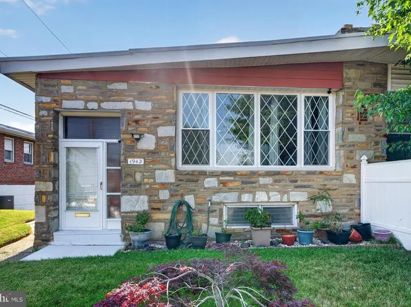 1942 Nester St, Philadelphia, PA 19115