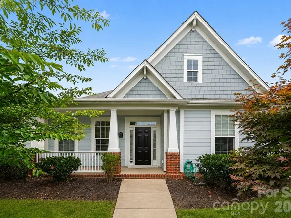 1205 Gainsborough Dr, Matthews, NC 28104