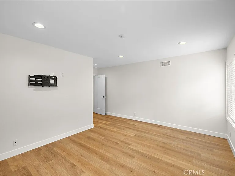 22951 Via Miramar — Photo 17