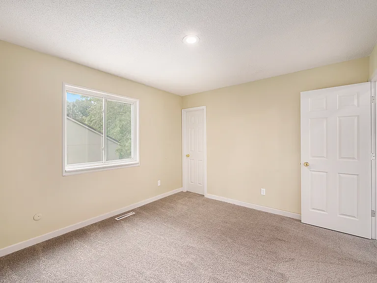 8207 Webster Ave #7 — Photo 28