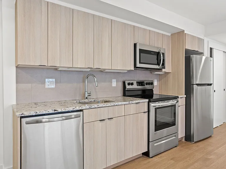 Modern Living at The Horizon | Prime Northwest DC Location — Photo 32