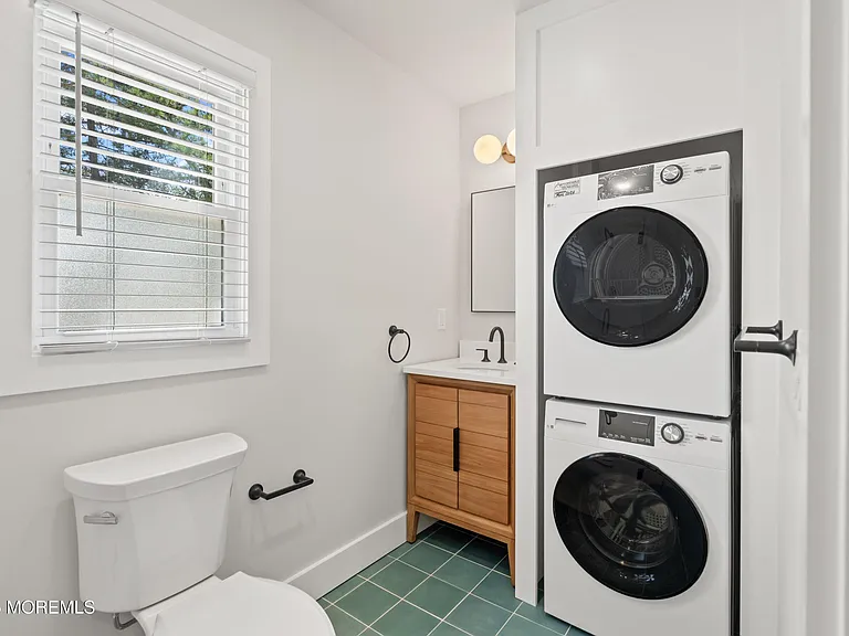 75 Grand Central Ave #9 — Photo 16