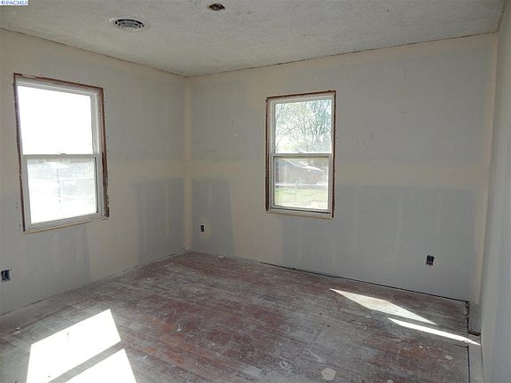 5th image of 216 S Hugo Ave