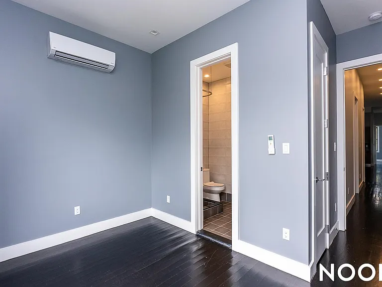 2028 Grove St #2L — Photo 8