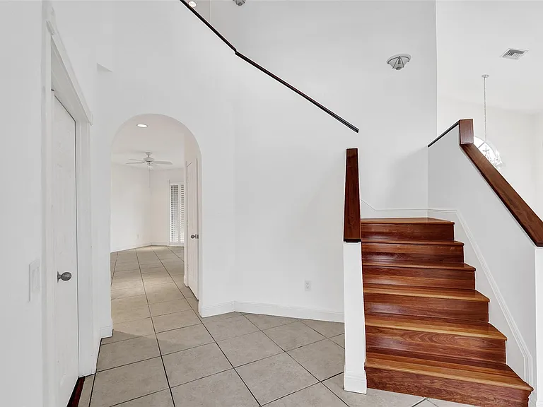 10902 Tamoron Ln — Photo 10
