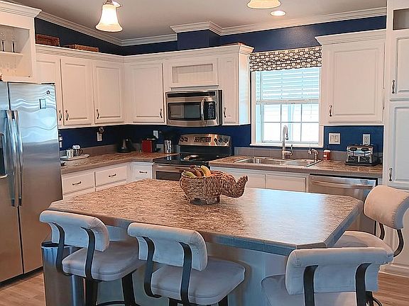 Kitchen with Island