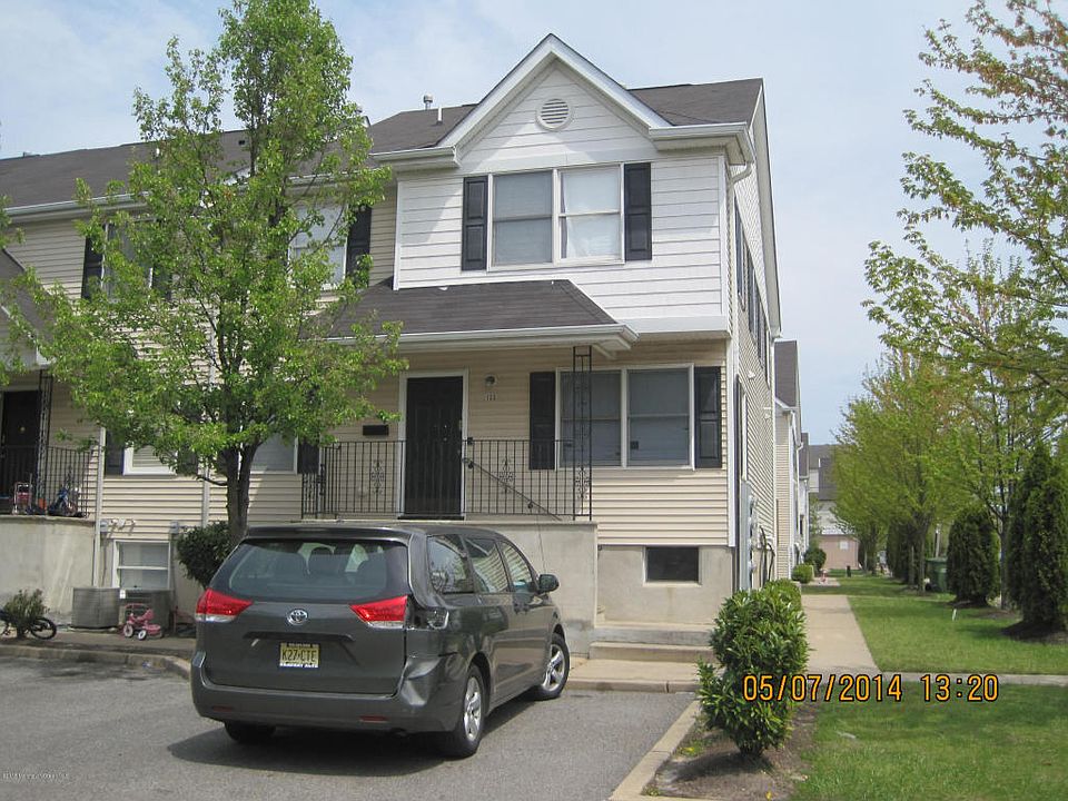 1st image of 133 E 4th St