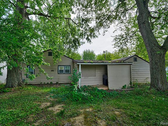 2nd image of 207 Park St