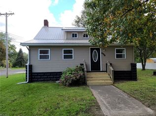 698 Harbor St, Conneaut, OH 44030