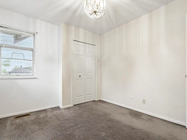 9335 152a St — Photo 11