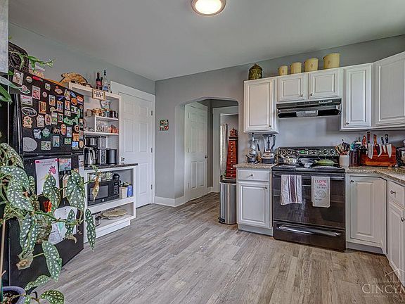 5th image of 264 Howman Ave