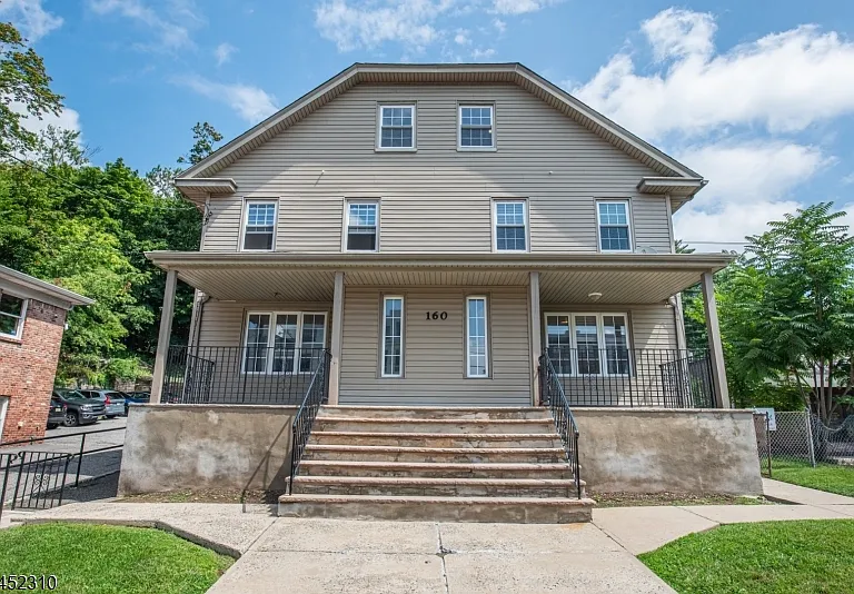 160 Bloomfield Ave #B — Photo 1