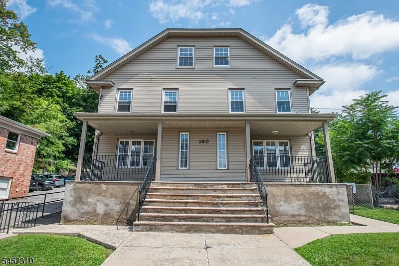 160 Bloomfield Ave #B