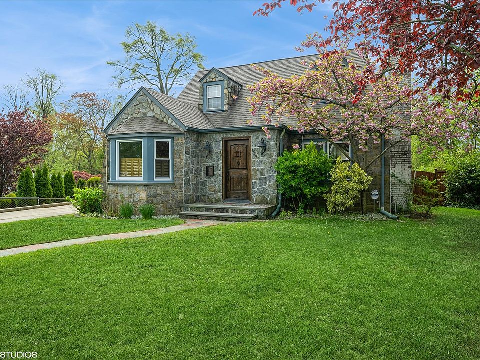 1st image of 694 Lakeside Drive