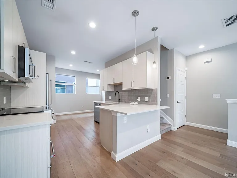 1752 Williams St — Photo 12