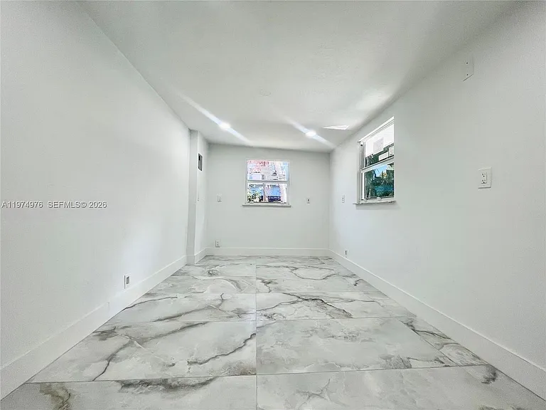 1649 NE 8th Ave — Photo 18
