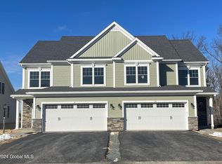 8 Priddle Ln, Latham, NY
