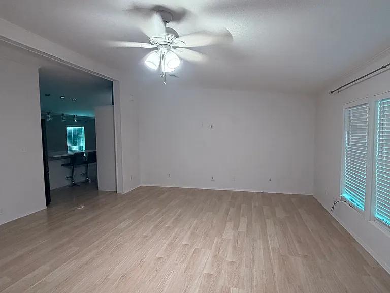 4539 Rose Ln — Photo 11