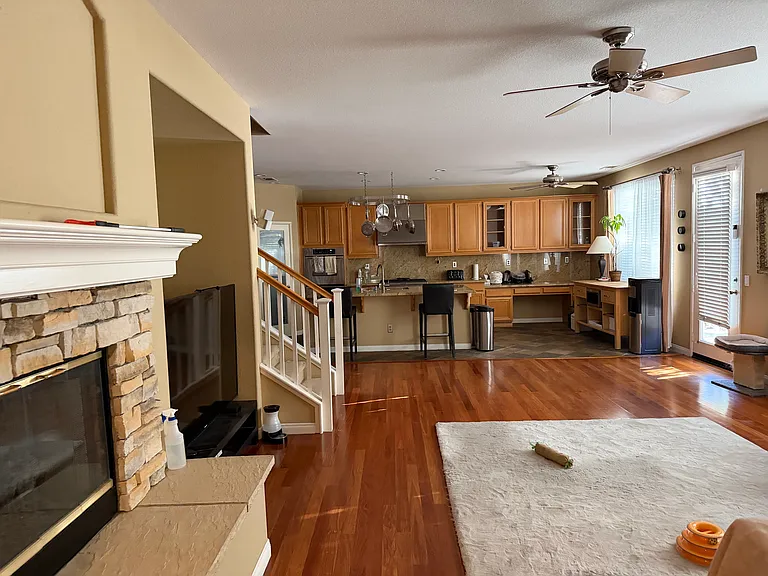 13885 Hawthorn Ave — Photo 3