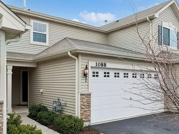 1088 Turin Dr, Hampshire, IL 60140