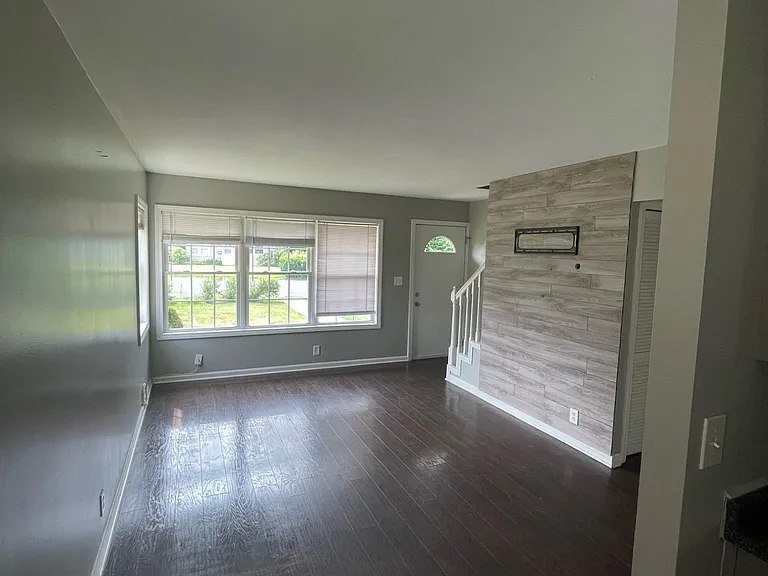 63 Terrace Ln — Photo 4