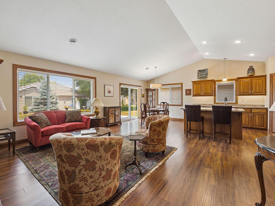 1st image of 412 Wellington Cir