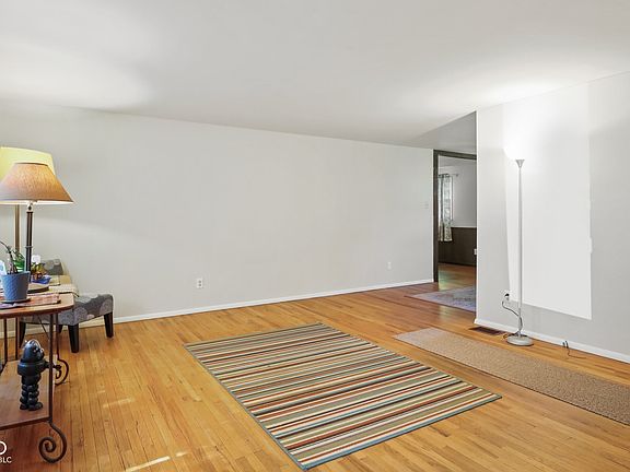 3rd image of 10244 Lawnhaven Dr