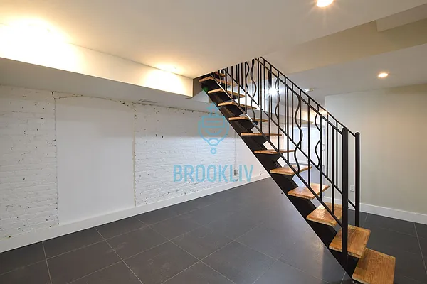 Rented by null | media 8