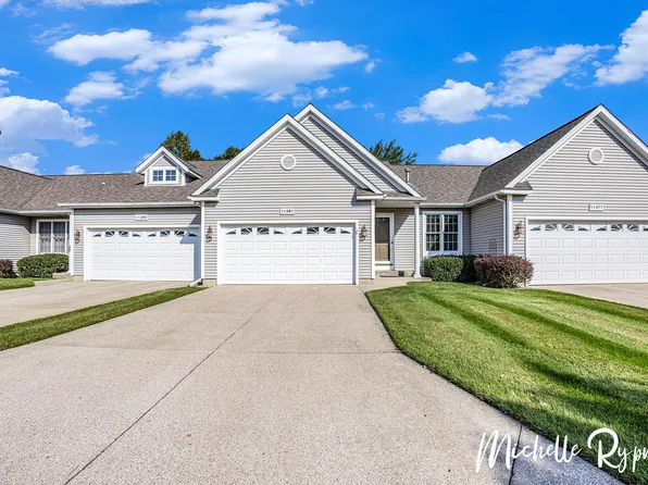 11381 Pointe Lake Blvd, Holland, MI 49424