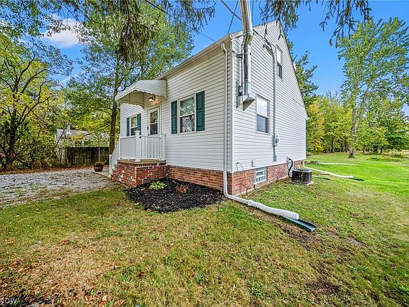 3rd image of 26571 Sprague Rd