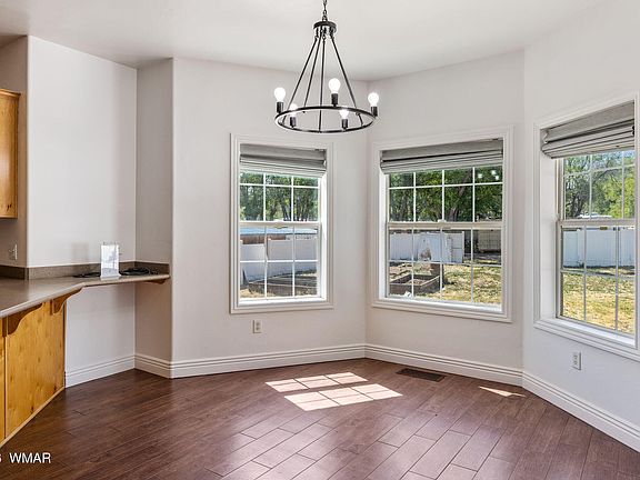 4th image of 1821 Parkview